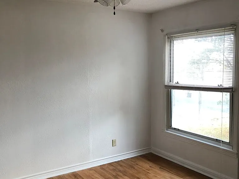 903 Conder St — Photo 11