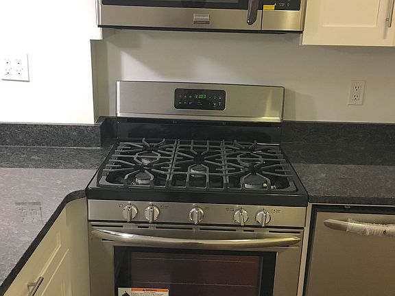 4th image of 223 Bainbridge St APT 2R