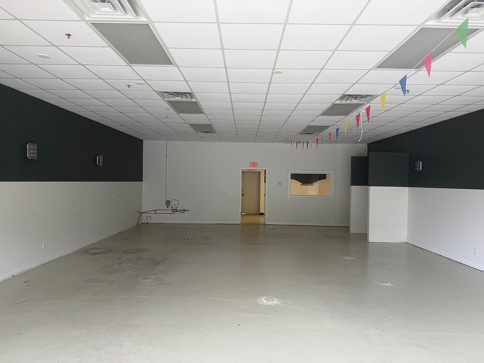 2nd image of 100 Harrison Ln #Lane208