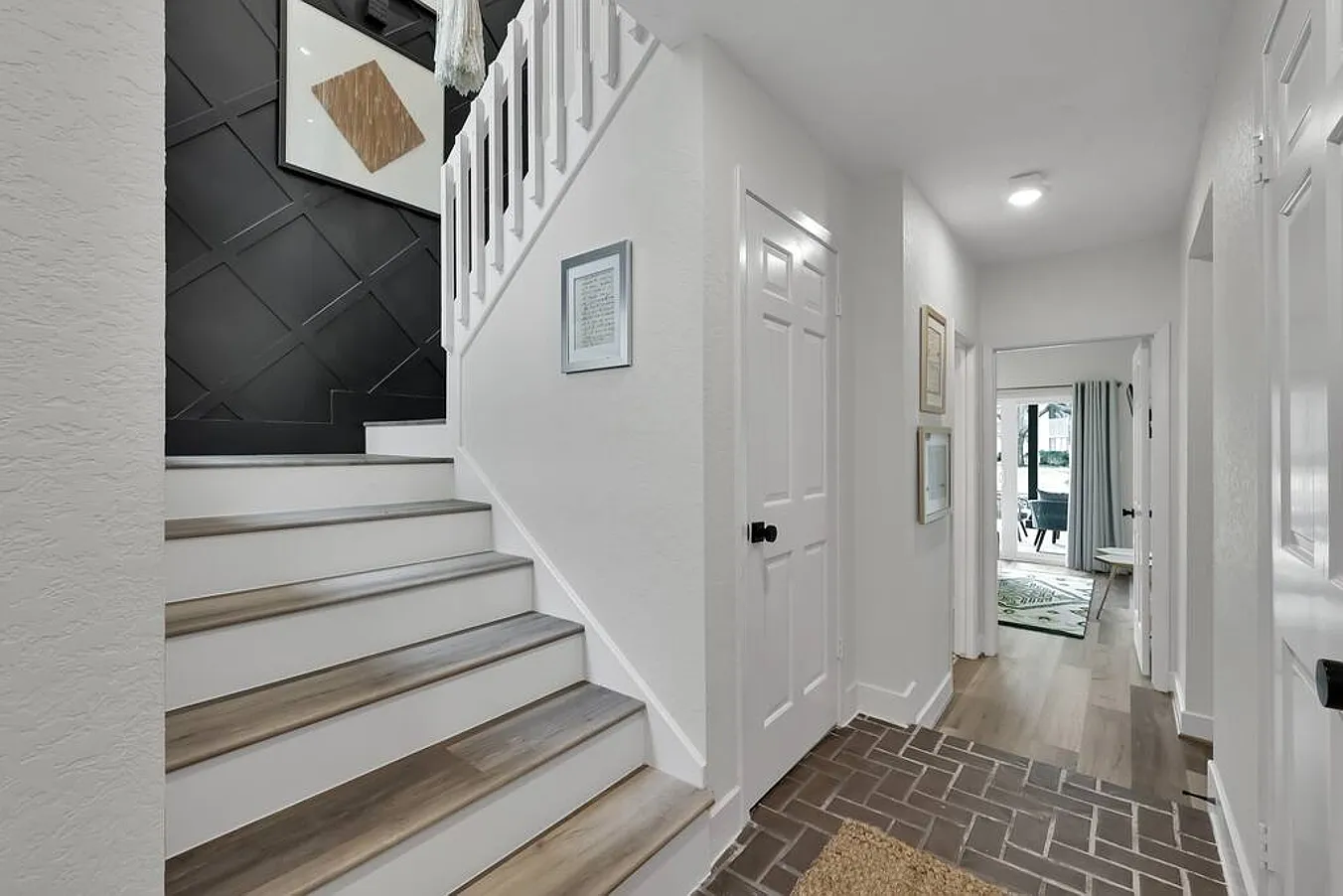 4 bed, $8,100 — Photo 2