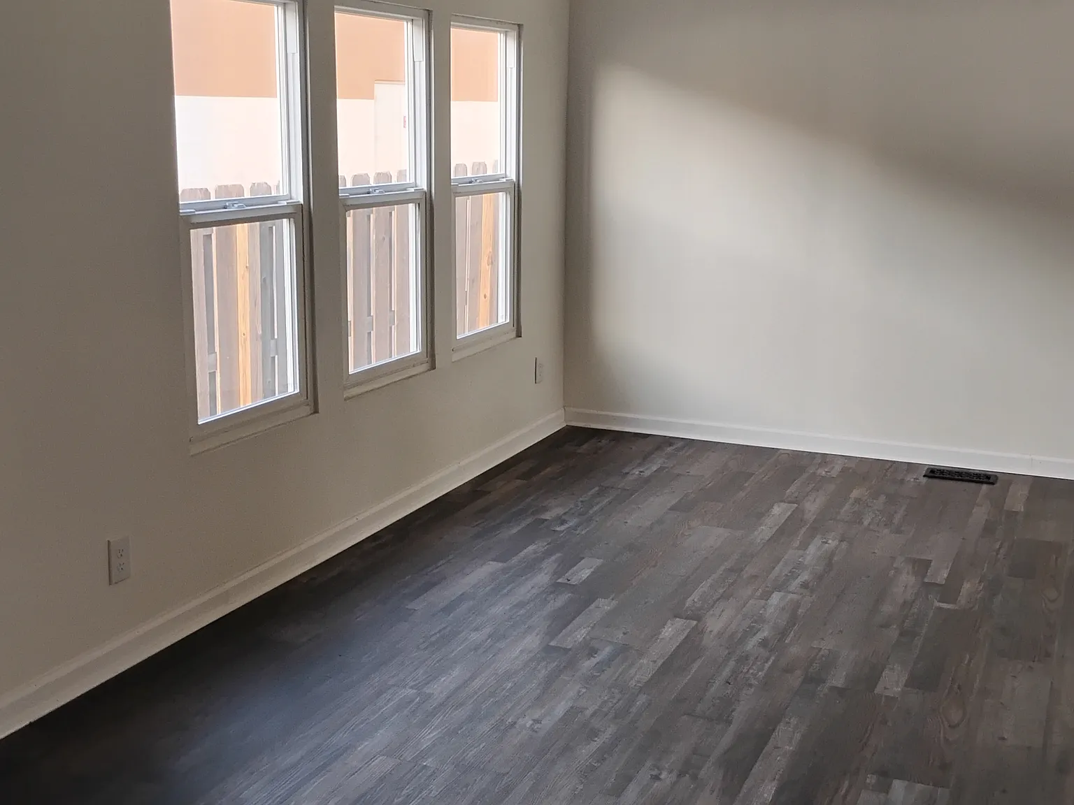 2 bed, 900 sqft, $1,000 — Photo 2