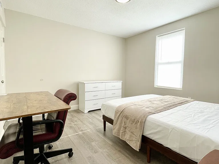 518 Pleasant St #2 — Photo 8