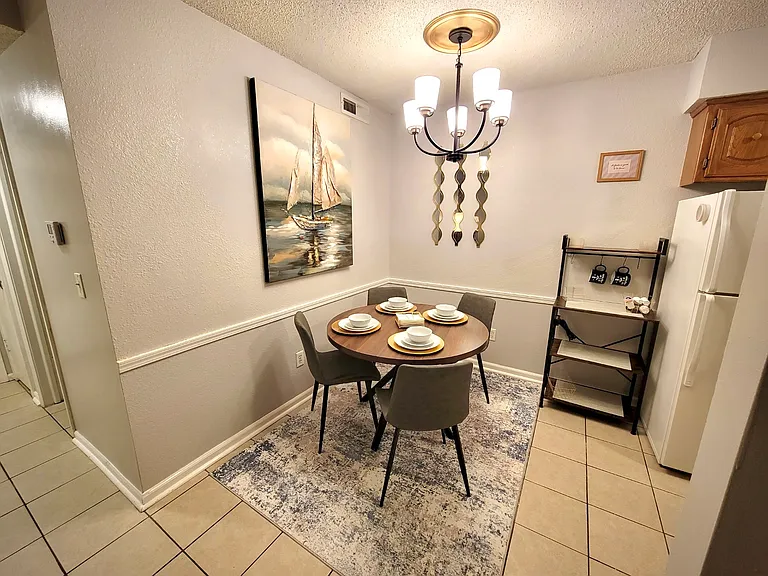 507 W Westview St #5 — Photo 1