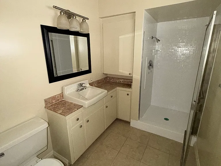 1148 W Huntington Dr #25 — Photo 7