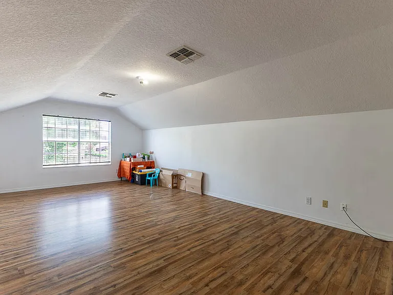 1725 Soaring Heights Cir — Photo 23