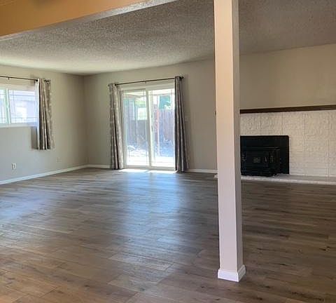 3rd image of 566 W Indian School Ln