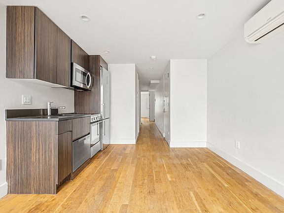 4th image of 738 E 6th St APT 3B
