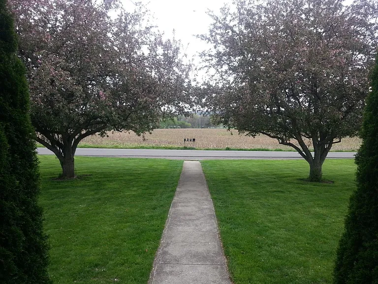 Front Porch to mailboxes