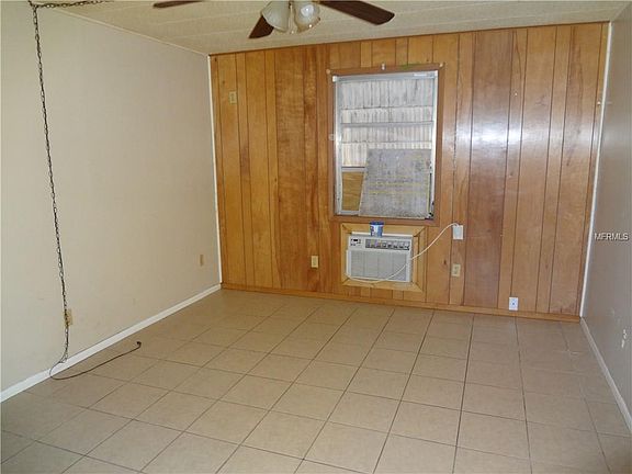 3rd image of 107 Portia St N