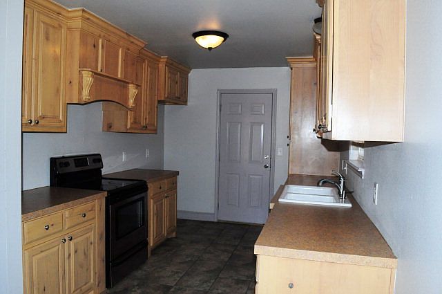 2nd image of 400 S Tilden St