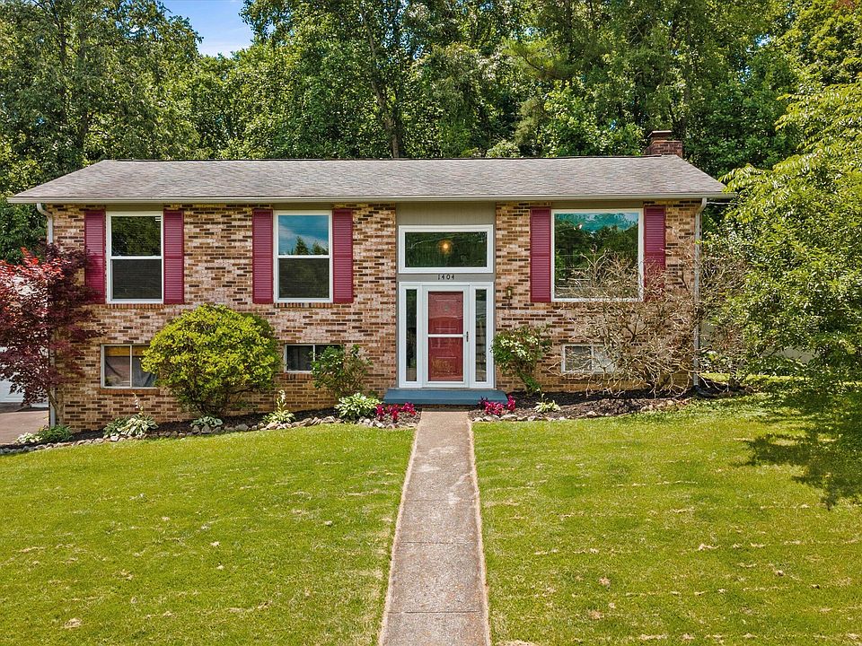 1st image of 1404 SE Southfield Dr
