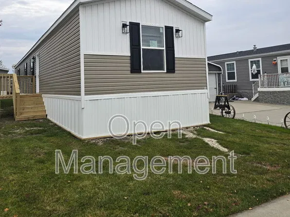 511 E 1st St, Huxley, IA