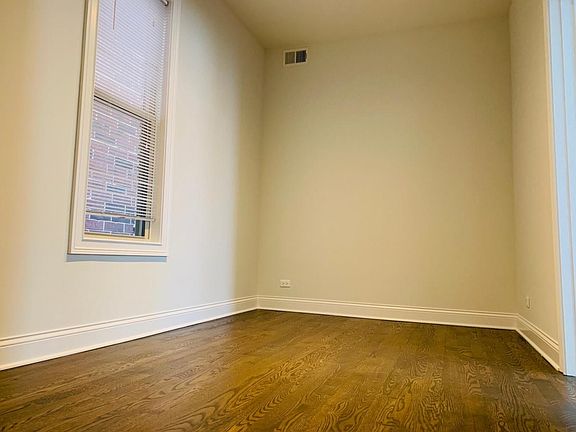 2nd image of 1314 W Wrightwood Ave APT 3R