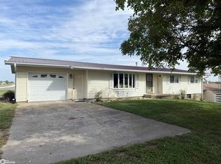 16040 Route W40, Bonaparte, IA 52620