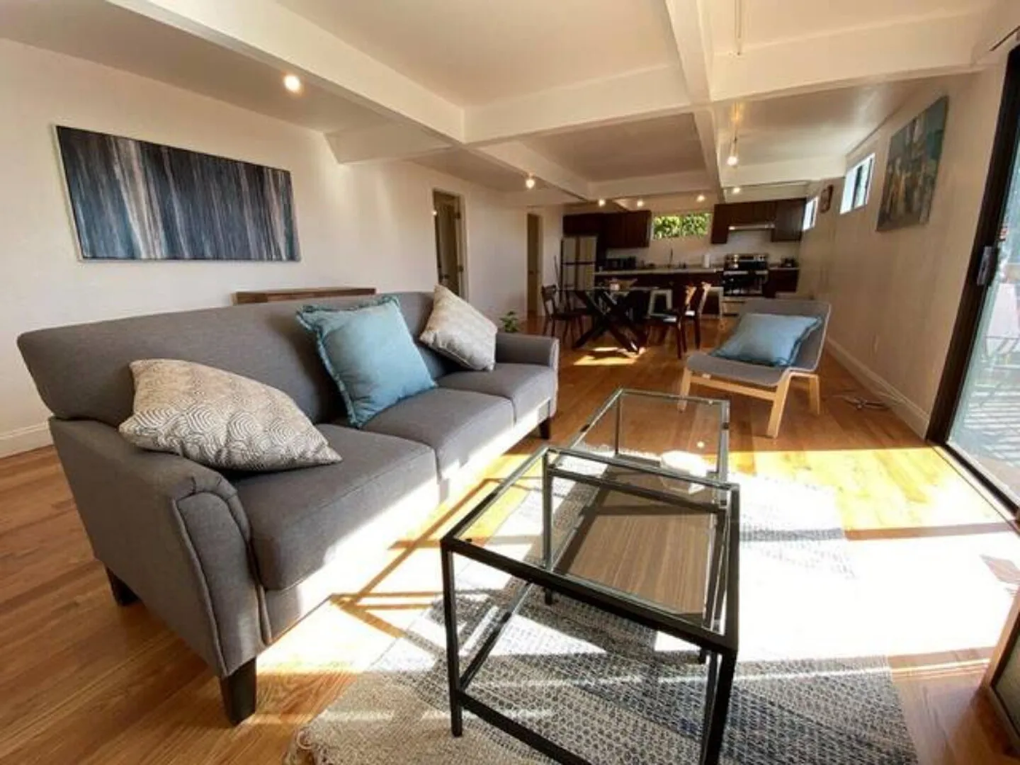 Modern Zen - Large 2 Bedroom in Oakland Hills — Photo 3
