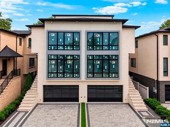 810 Jassamine Way, Fort Lee, NJ 07024
