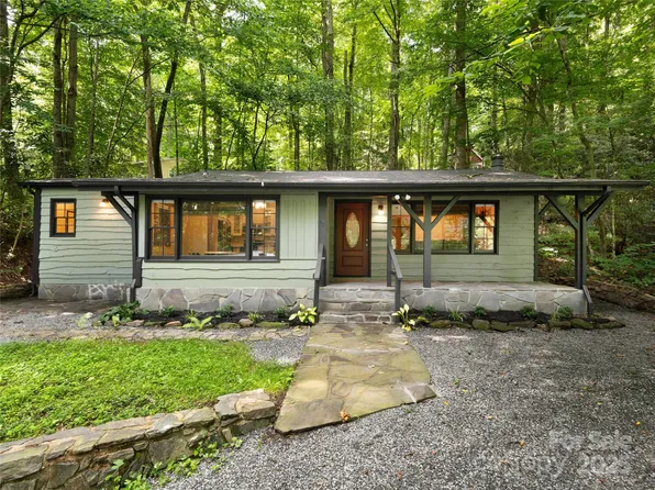 31 Poplar Ln, Maggie Valley, NC 28751