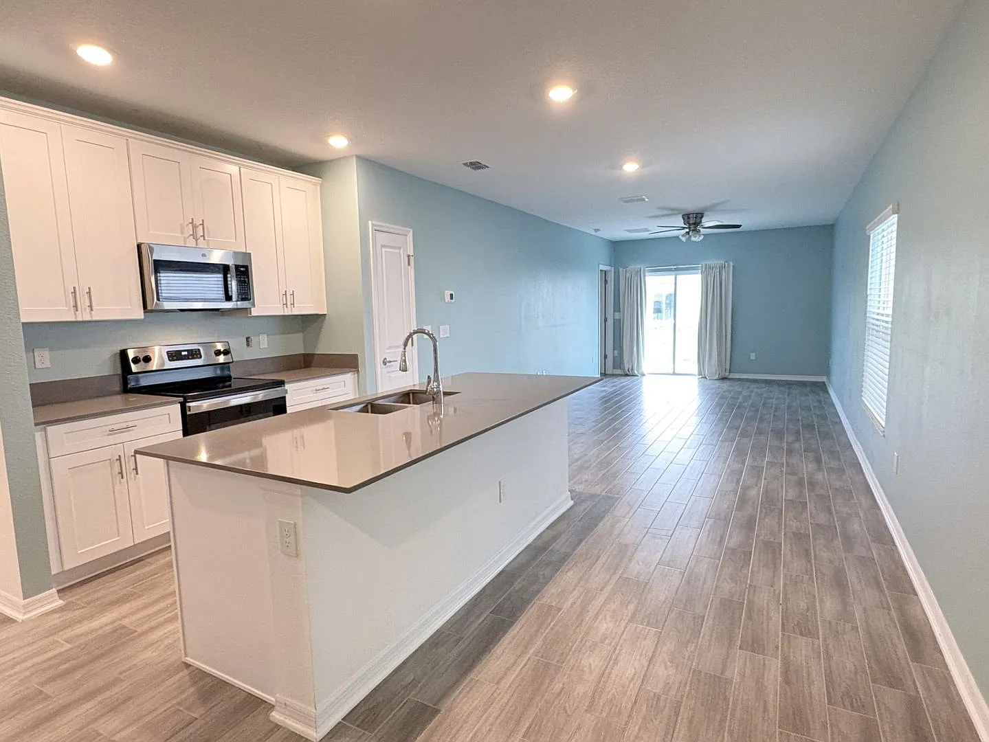 Gorgeous Nearly New 3 Bedroom Home in The Preserve at LPGA! — Photo 2