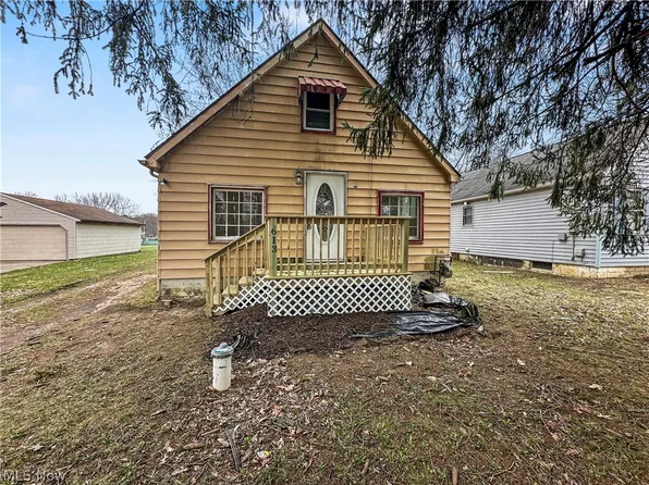 613 N Raccoon Rd, Youngstown, OH 44515