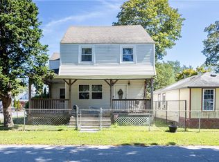 52 Uncas St, Warwick, RI 02889