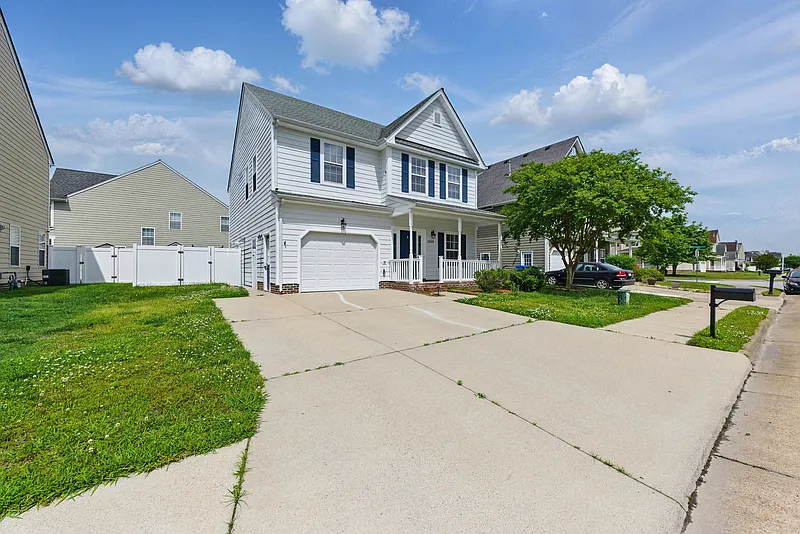 1023 Snead Dr