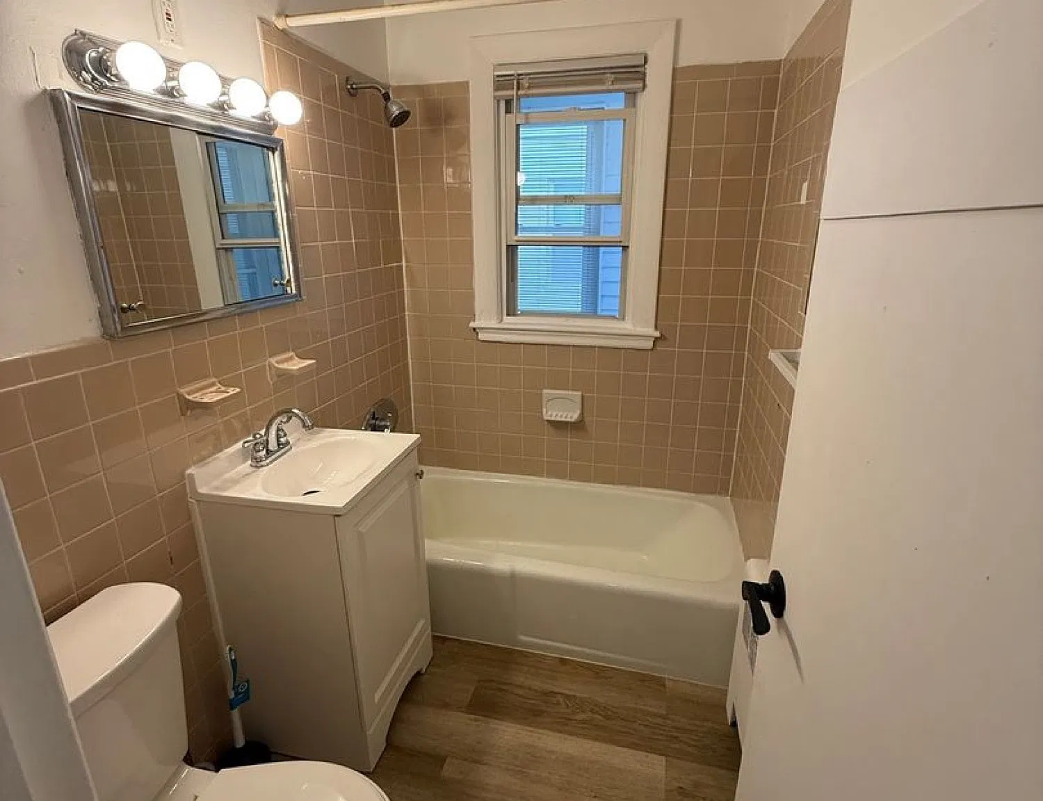 90 Winthrop Shore Dr — Photo 4