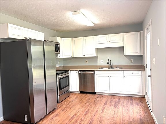5th image of 2214 Franklin St