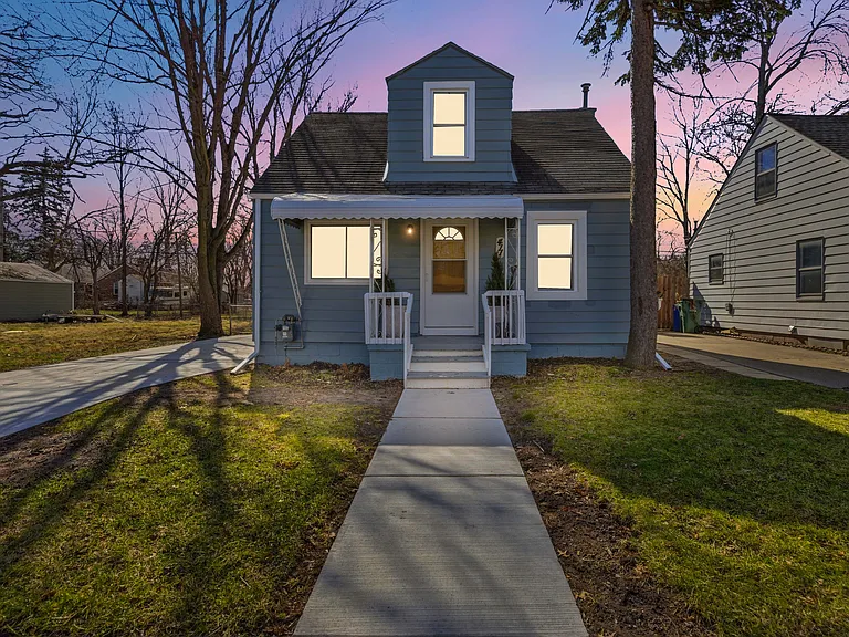 411 W Bernhard Ave — Photo 1