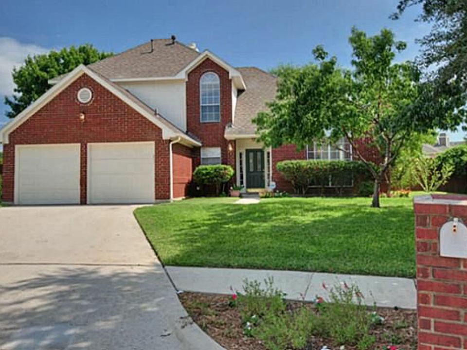 1st image of 4700 Thorntree Dr