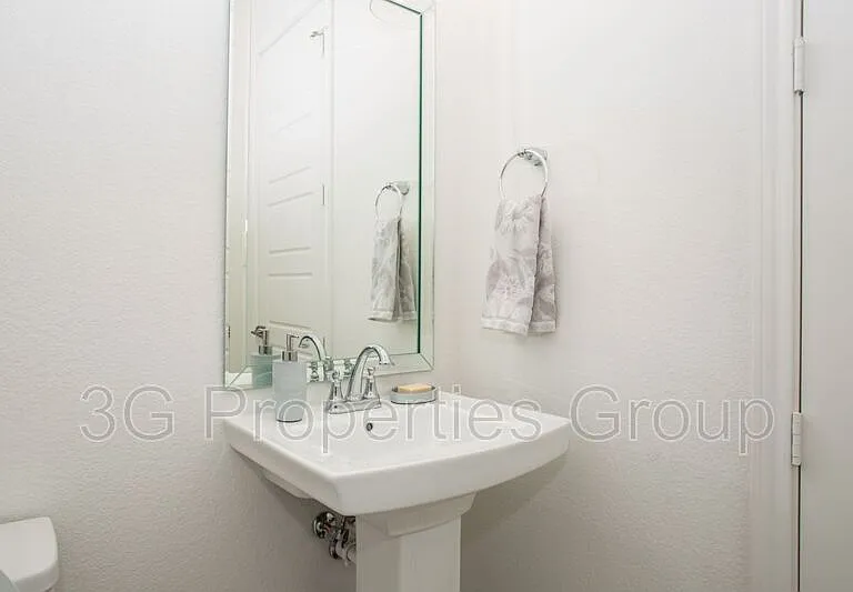 2807 Stanley Ave — Photo 21