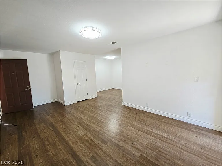 5081 River Glen Dr #104 — Photo 8