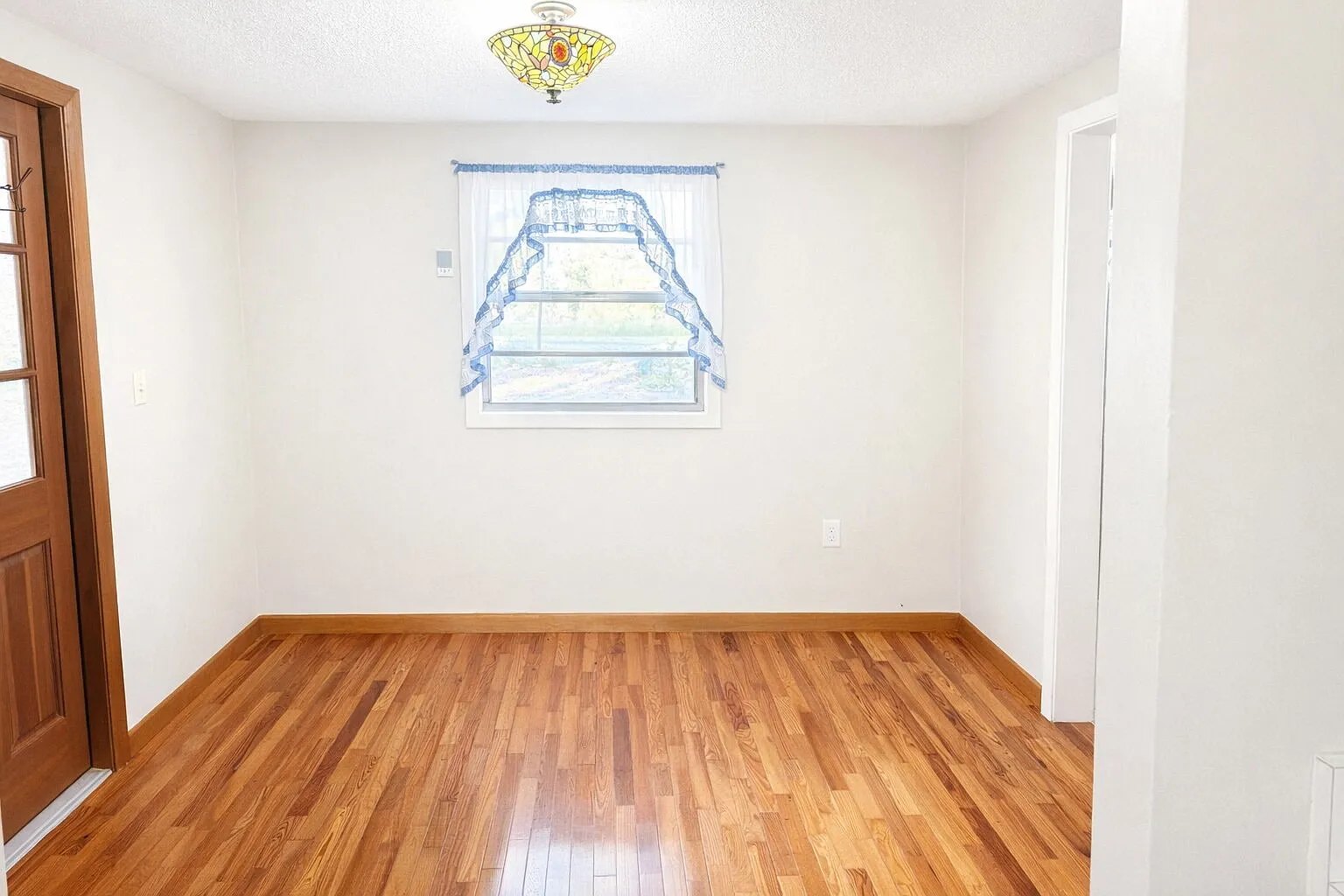 3 bed, 2.0 bath, 1584 sqft, $1,900 — Photo 4
