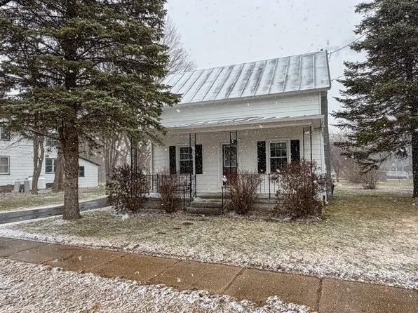 10 Spruce St, Champlain, NY 12919