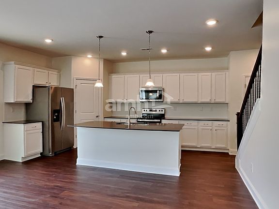 4th image of 560 Rivermist Dr