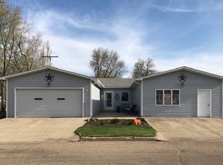 508 4th St NE, Kenmare, ND 58746