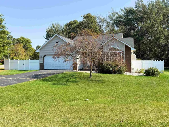 2302 Wood Crk, Burton, MI 48519