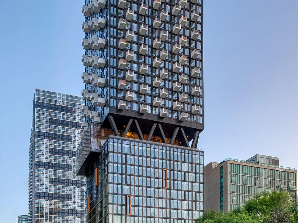 203 Jarvis St #2702