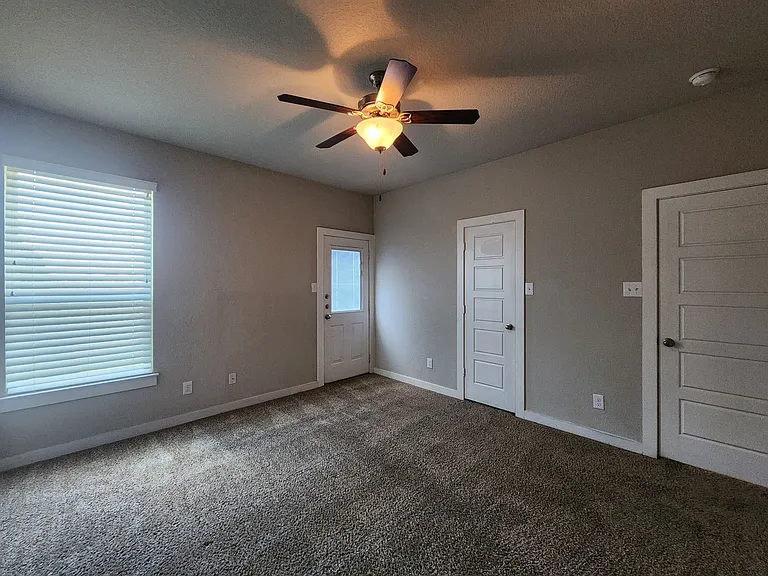 1143 Creekside Orch — Photo 11