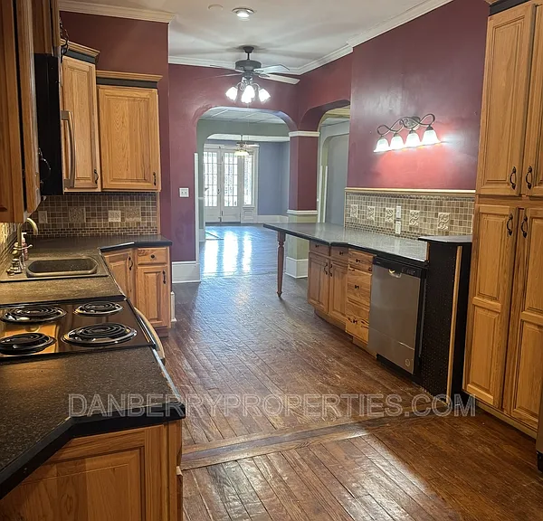 134 W Tiffin St #B — Photo 11