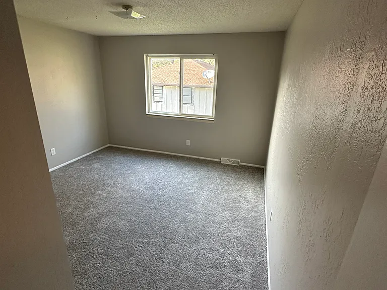1201 Ada St — Photo 6