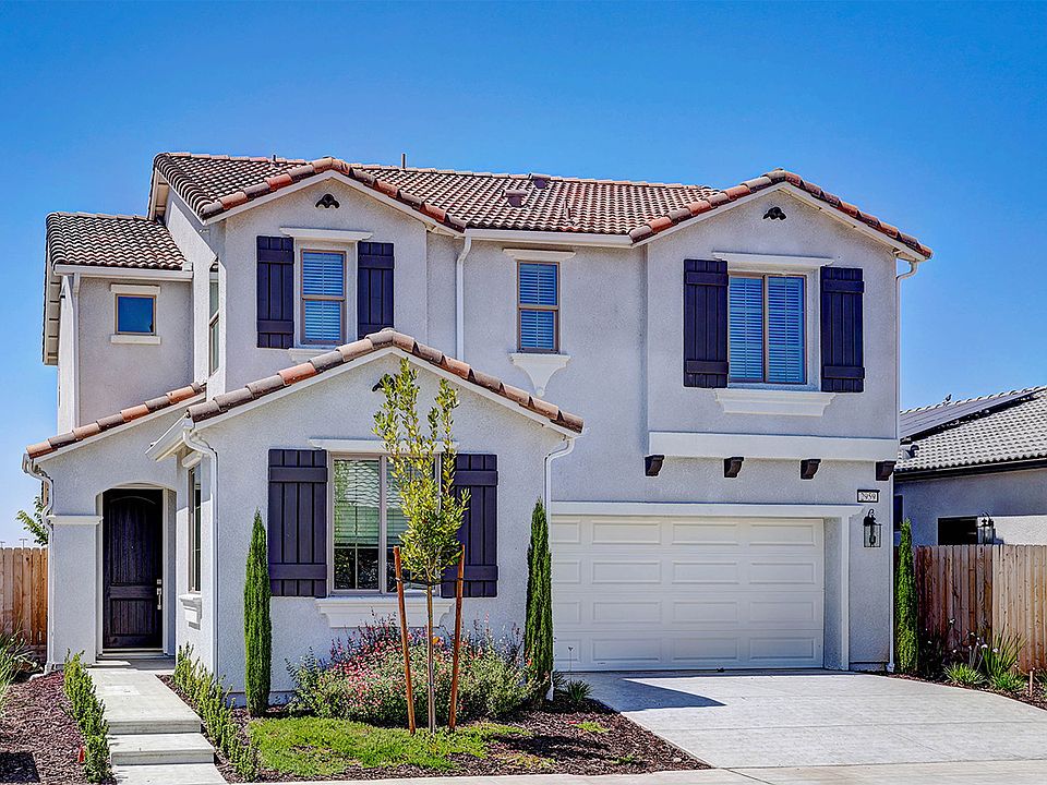 Canvas 4 - Spanish Exterior