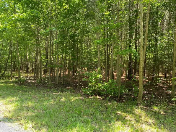 5 Narrow Channel Dr, Cape Charles, VA 23310