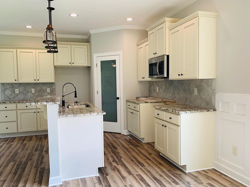 2nd image of 175 Split Rock Way