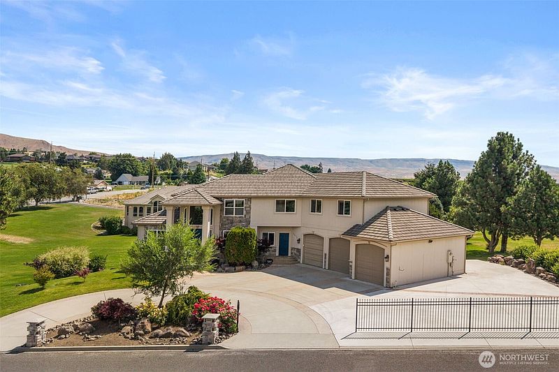 3rd image of 3675 Westridge Place