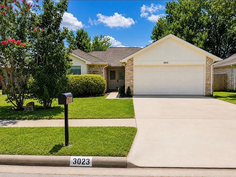 3023 Garden Ln — Photo 1