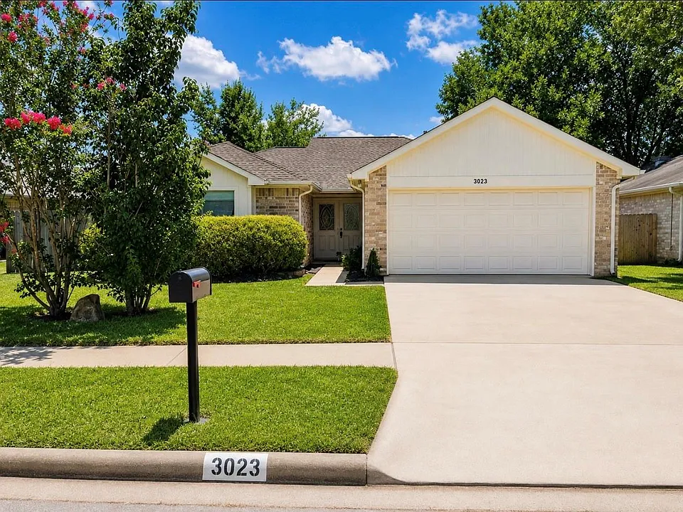3023 Garden Ln