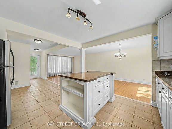 5th image of 32 Alanadale Ave