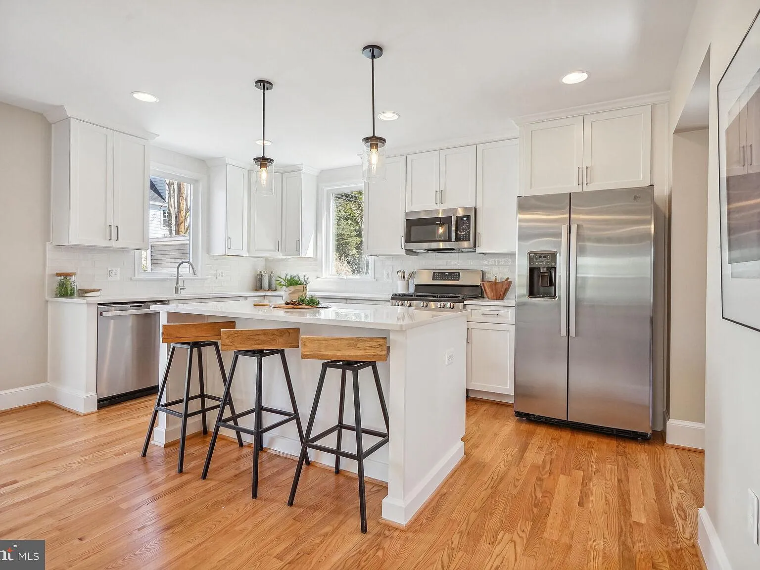 6 bed, 2927 sqft, $6,500 — Photo 2