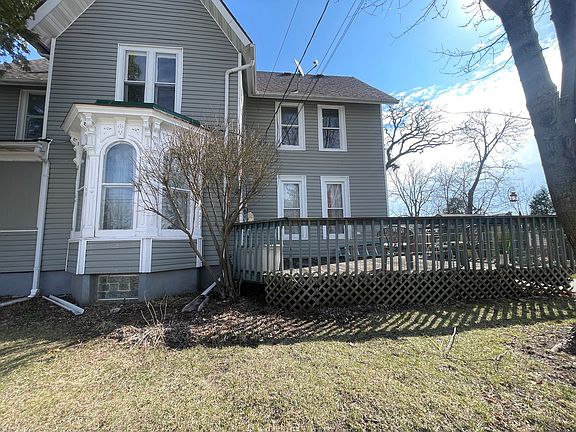 5th image of 133 Oak St