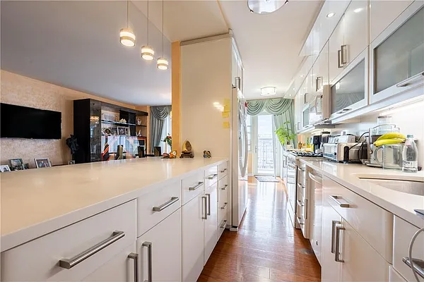 Sold by Remax Edge | media 33